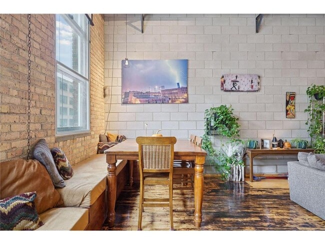 Building Photo - 801 N Washington Ave