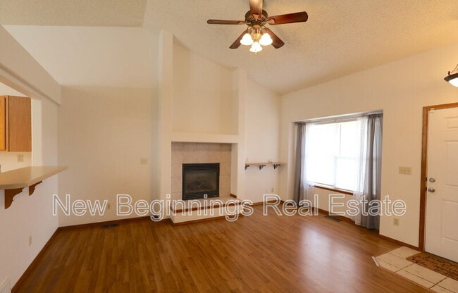 Building Photo - 5999 Pioneer Mesa Dr