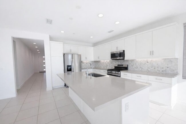 Building Photo - 35770 McCarthy St