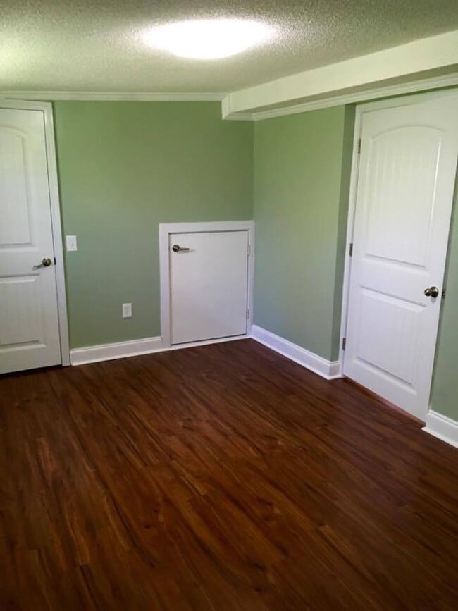 Building Photo - Fully Renovated Cottage with Lake Views in Gainesville