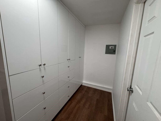 Building Photo - 3350 Powerline Rd