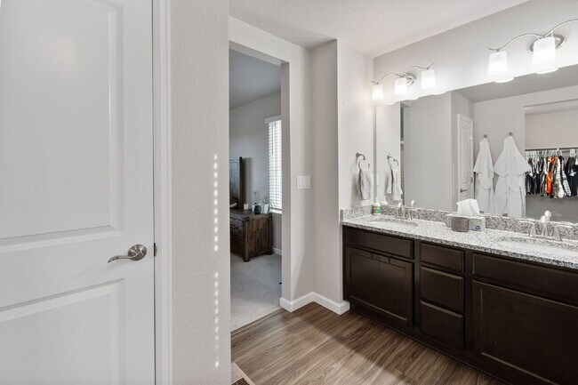 Building Photo - Beautiful 4-Bedroom Home on Blue Lunar Lan...