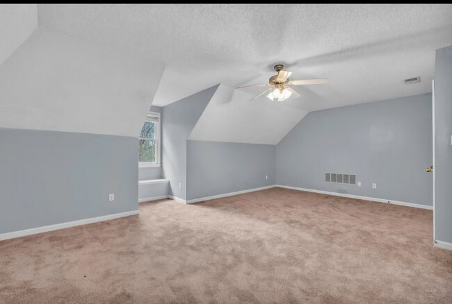 Building Photo - 285 Great Falls Rd