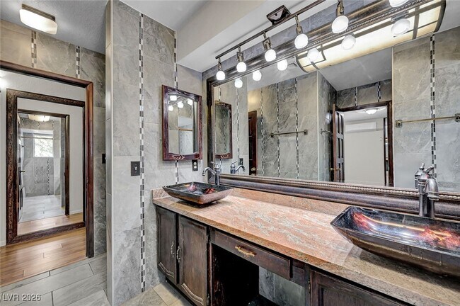 Building Photo - 6975 O'Bannon Dr