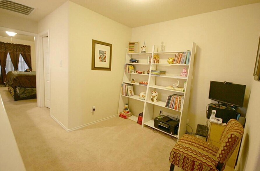 Building Photo - 6414 Haywards Crossing S Cir