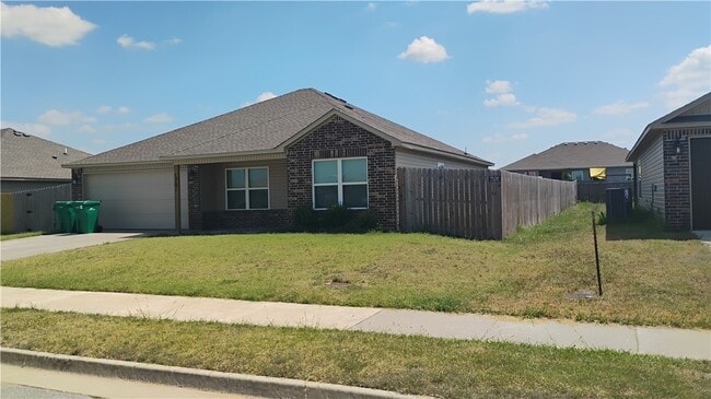 Building Photo - 1701 Forest Dr