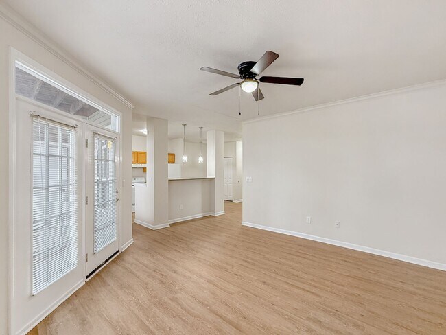 Building Photo - 702 Beachfront Dr