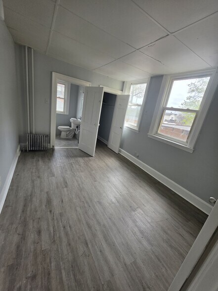 Building Photo - 325 Roseville Ave