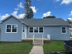 Building Photo - Cute 2 Bedroom Ranch w/ Laundry Hookups in...