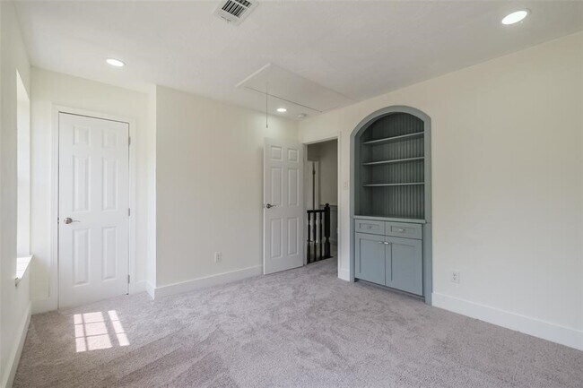 Building Photo - 1311 Sand Stone Dr