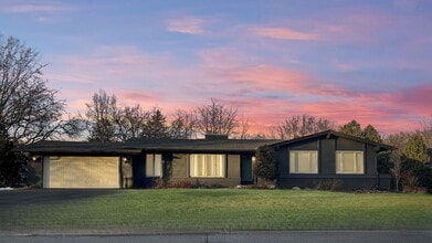 Building Photo - 645 Windemere Curve