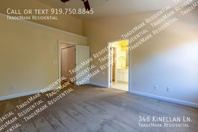 Building Photo - Spacious 4-Bedroom, 2.5-Bathroom Townhouse...