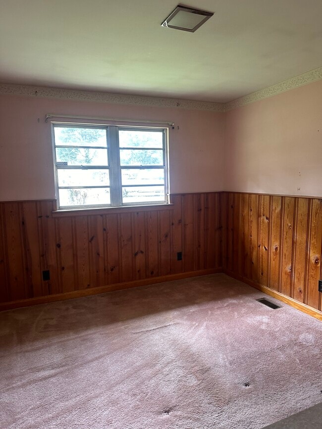 Building Photo - 303 Kansas Ave