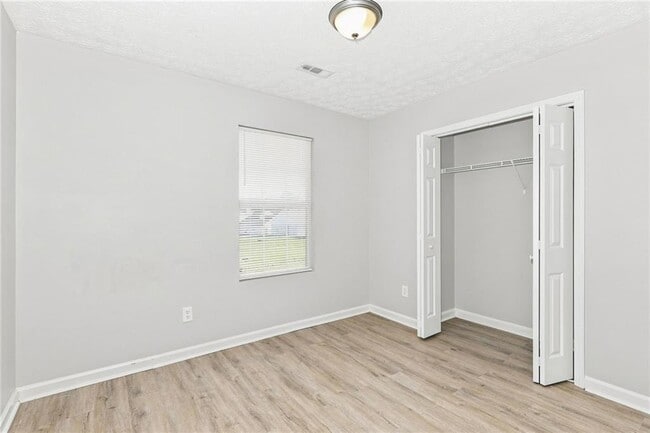 Building Photo - 9471 Bogey Ct