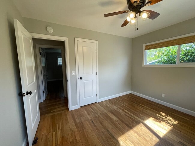 Building Photo - Updated 3 bedroom, 2 bath home