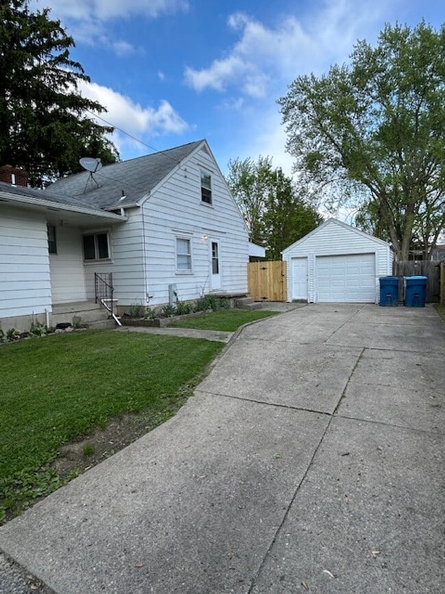 Building Photo - So Much Space - Inside and Out! 3 Bedroom,...