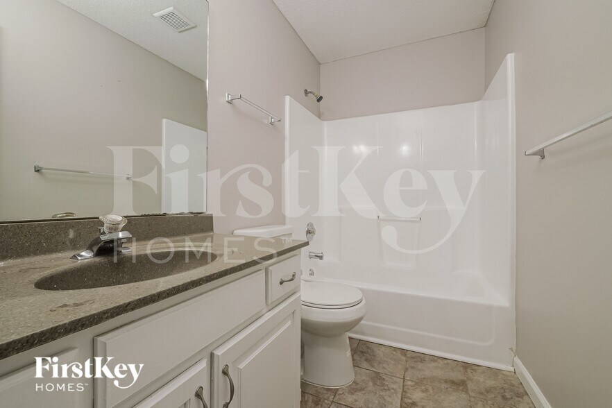 Building Photo - 409 Sandra Ln