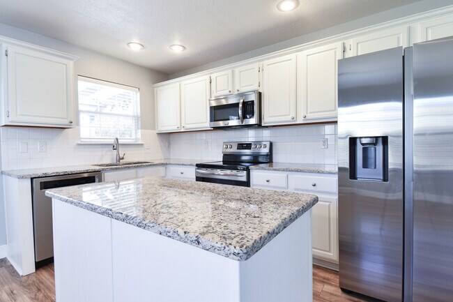 Building Photo - 701 Earls Ct