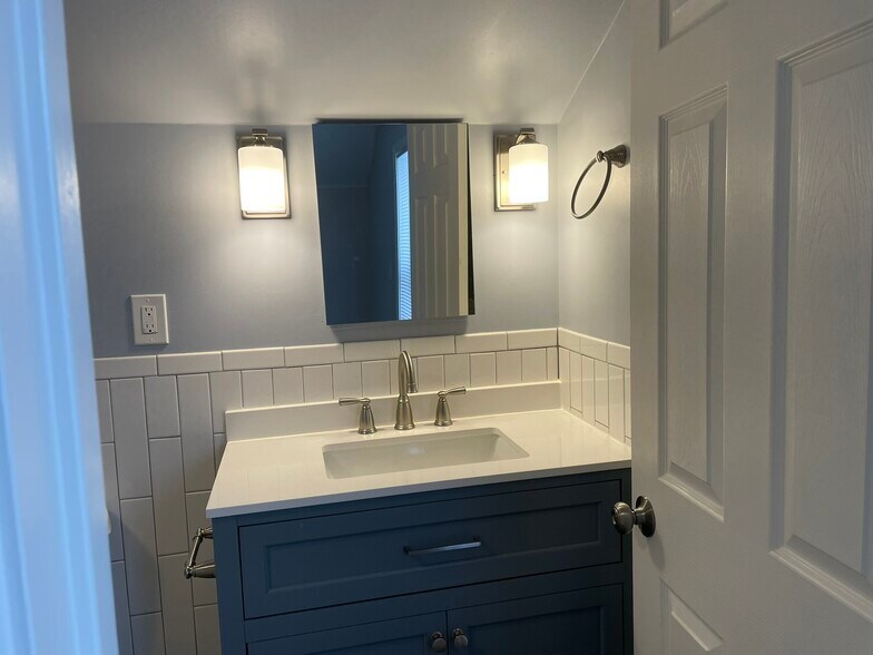 Building Photo - 2450 Gerald Ave