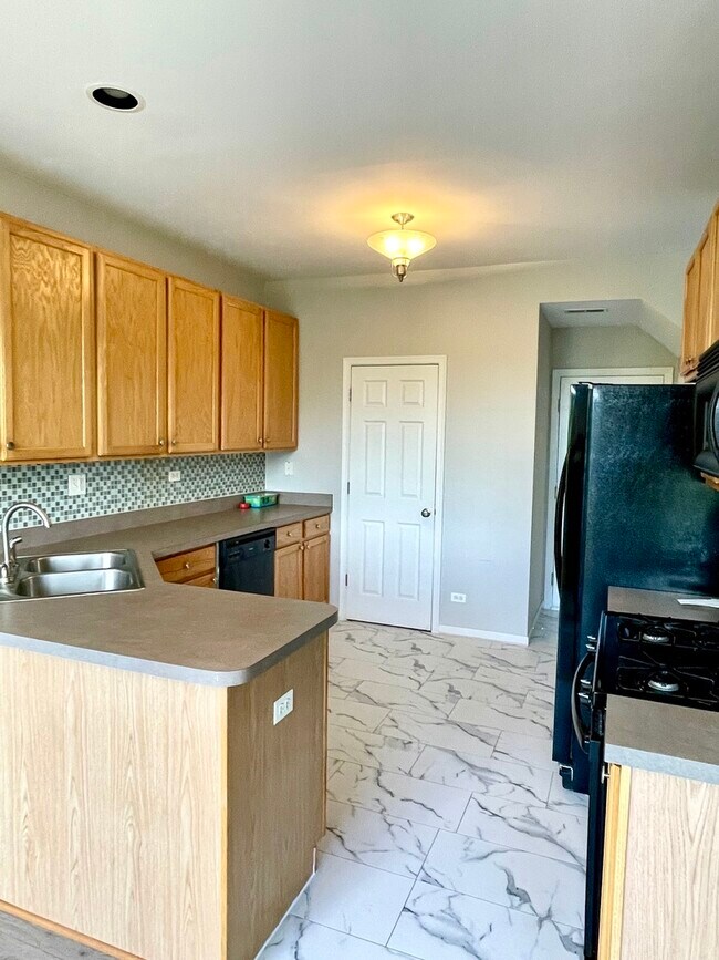 Building Photo - 541 Springbrook Trail N