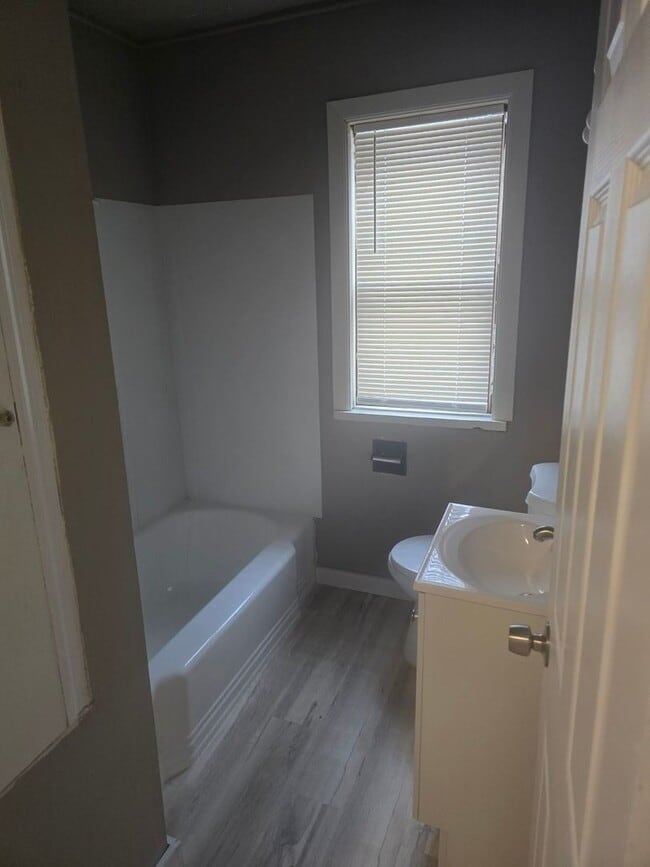 Building Photo - 2 Bedroom With Bonus Room in Basement