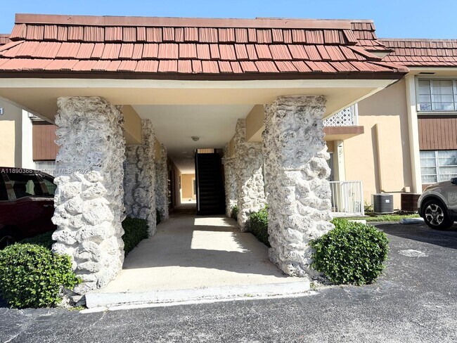 Building Photo - 7711 SW 56th St