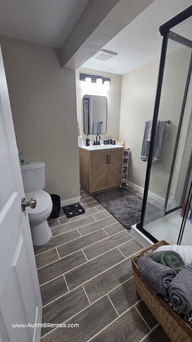 Building Photo - Spacious 4BR  in Saint Paul | 2 Full Baths - VIDEO TOUR