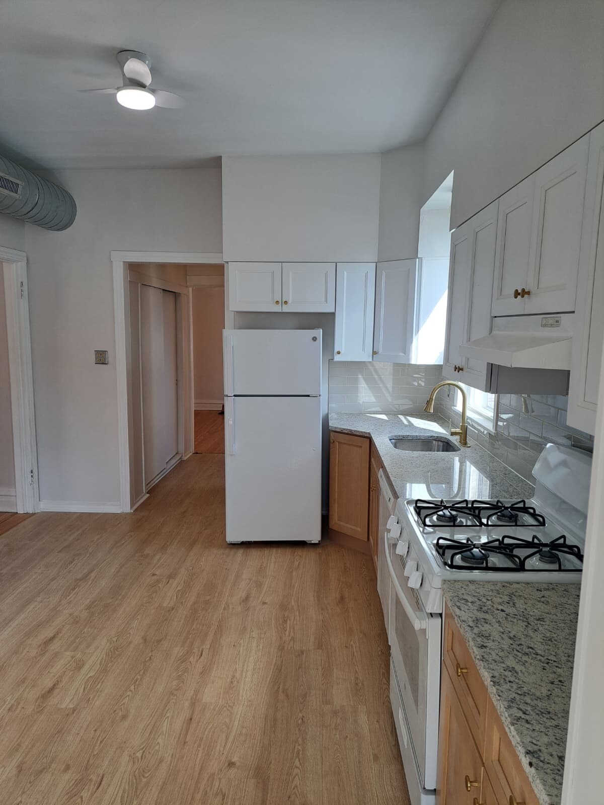 Kitchen - 5034 N Western Ave