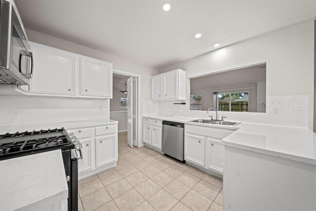 Building Photo - 22123 Birch Valley Dr