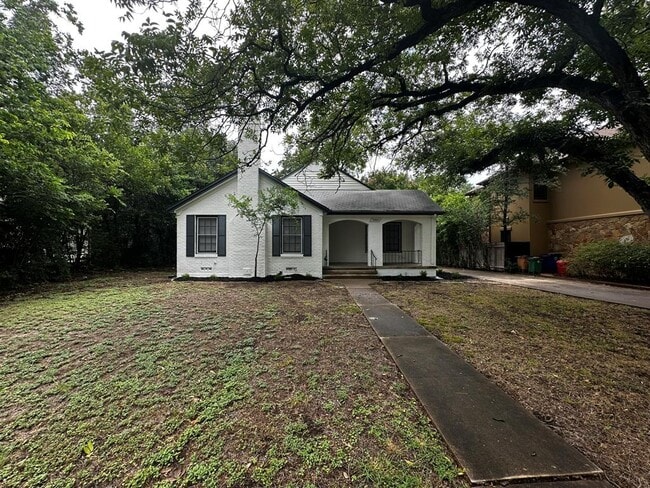 Building Photo - 2404 Indian Trail