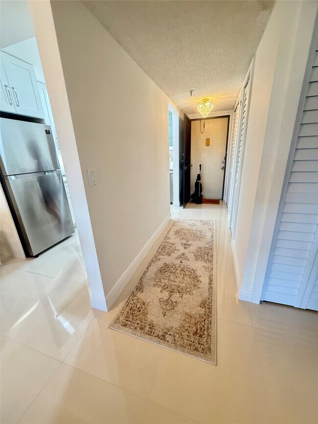 Building Photo - 4640 Lucerne Lakes Blvd W