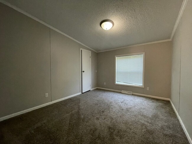 Building Photo - 3 Bedroom 2 Full Bath Home In Valpo