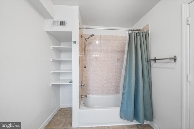 Building Photo - 2454 Amber St