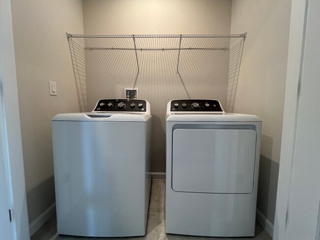 Building Photo - Beautiful  3 bedroom 2 bathroom House Coming Soon available on 11/24/25