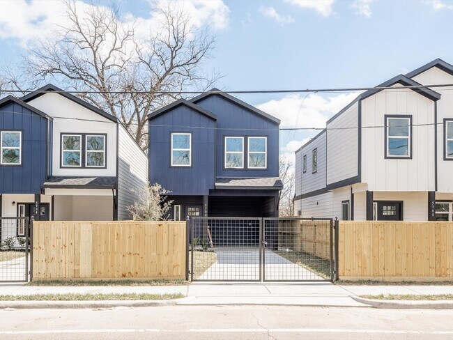 Primary Photo - 5702 Elysian St