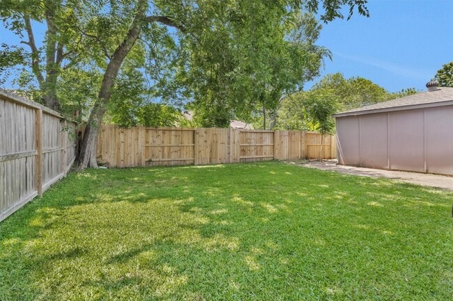 Building Photo - 4735 Lost Oak Dr