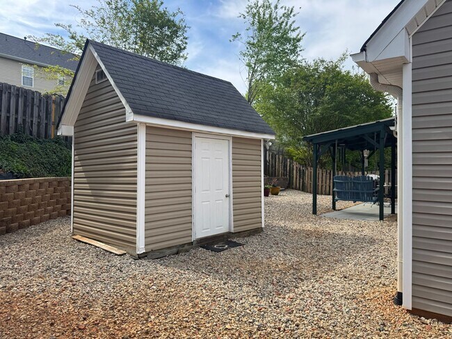 Building Photo - Four Bedroom Home in Curtis Pond
