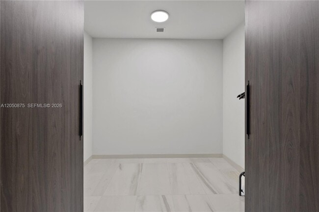 Building Photo - 300 Biscayne Blvd Way