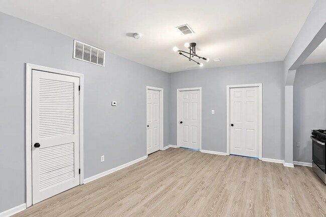 Building Photo - 790 S 14th St