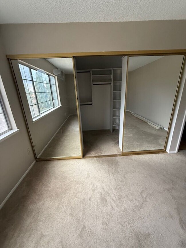 Building Photo - A Fabulous 4 Bedroom Home in Highland Hills