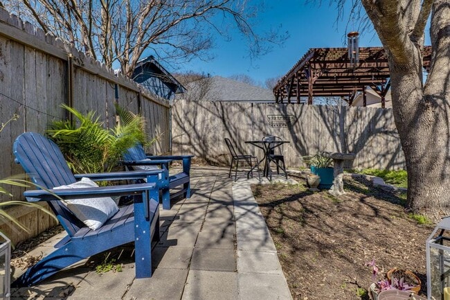 Building Photo - 1128 Overlook Way