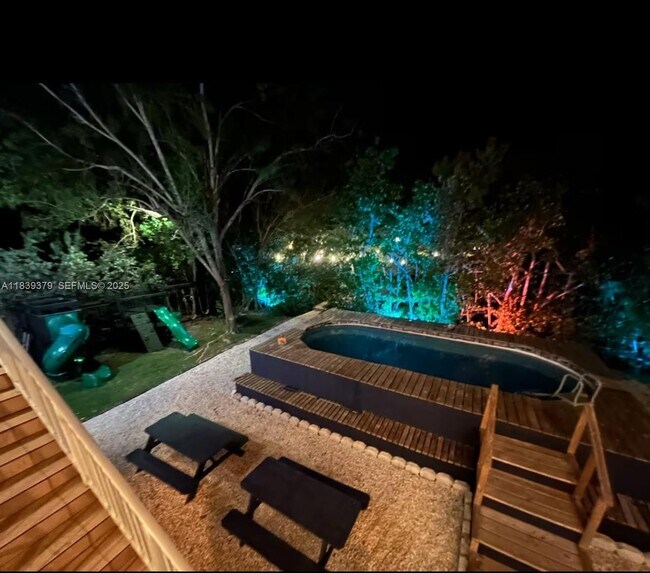 Building Photo - 350 Hazel St