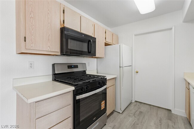 Building Photo - 7885 W Flamingo Rd