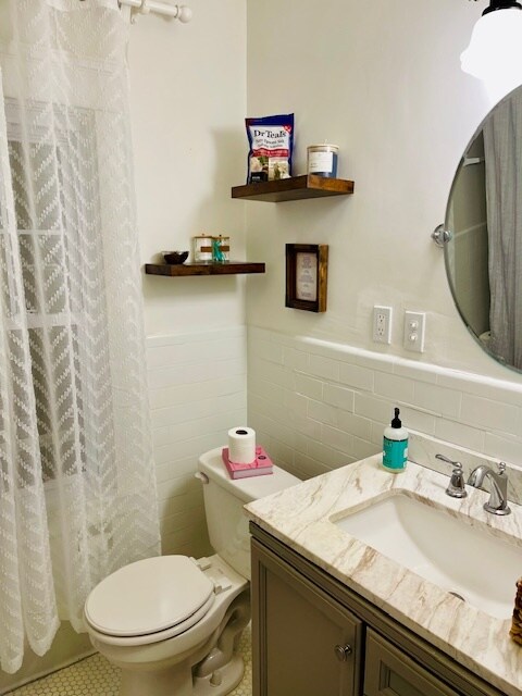 second floor bath - 47 Cathedral Ave