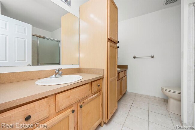 Building Photo - 23102 Alexa Dr