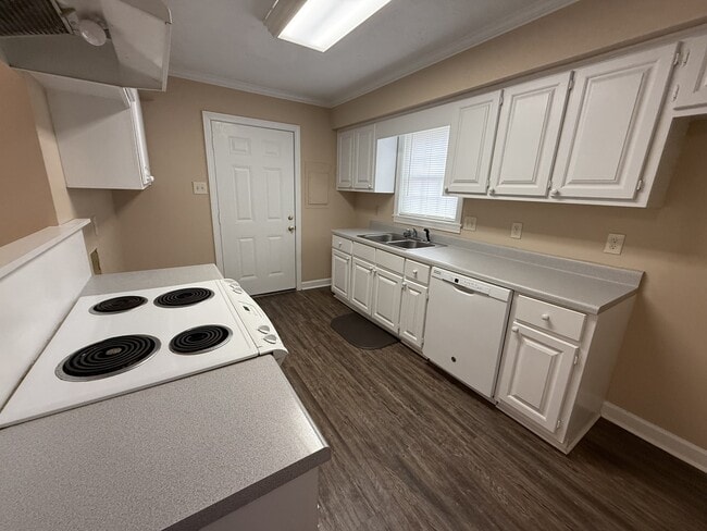 Building Photo - 226 Hickory Trail