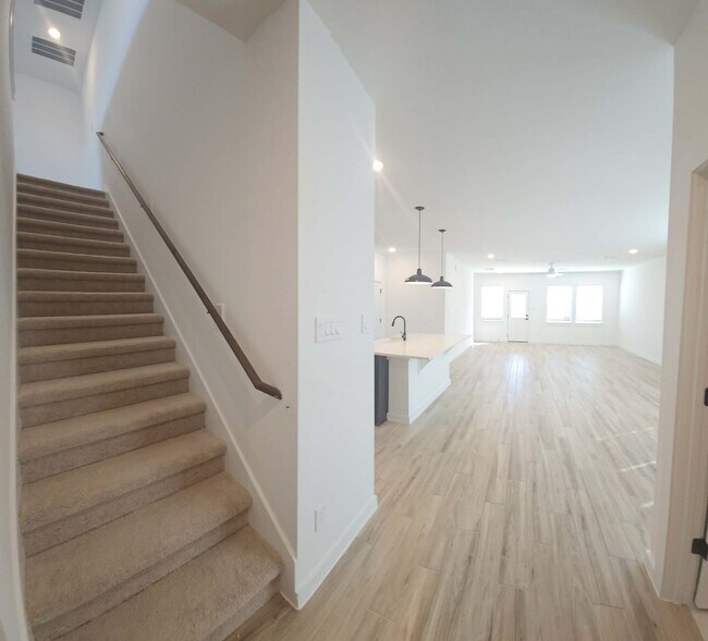 Building Photo - 8438 Bay Oaks Dr