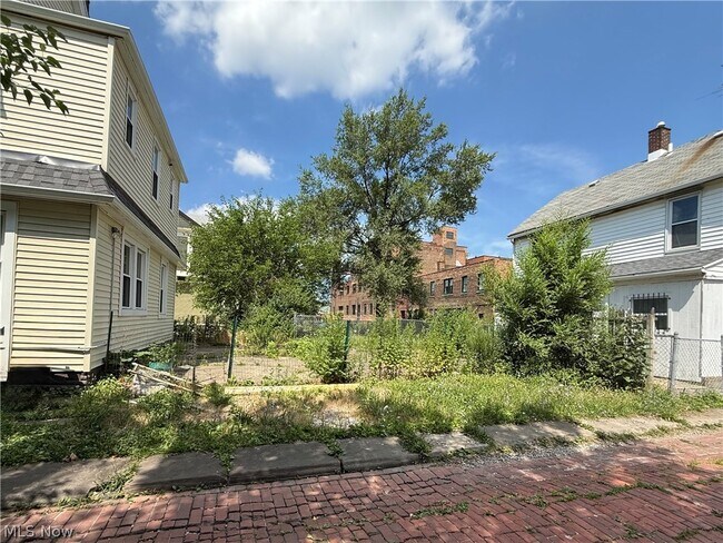 Building Photo - 2602 Vega Ave
