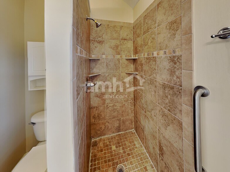 Building Photo - 112 Dunnell Rd