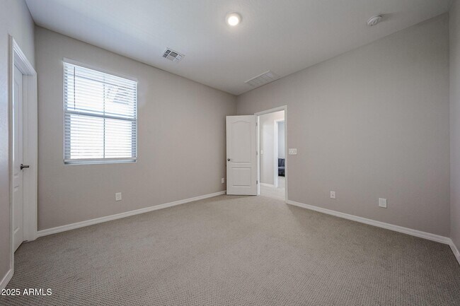 Building Photo - 3813 E Branham Ln